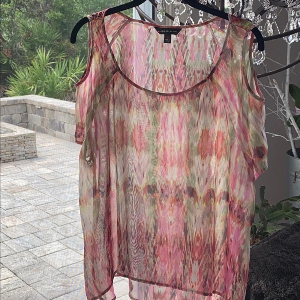 Rock & Republic Sheer open shoulder short sleeve